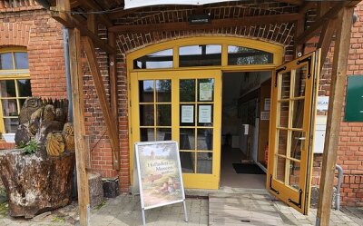 Eingang Hofladen (Bild vergr&ouml;&szlig;ern)