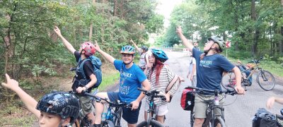 Mit dem Fahrrad geht es fleißig herum, auf der Suche nach besonderen und gefährdeten Vögeln
