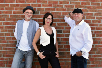 Foto der Band (Bild vergr&ouml;&szlig;ern)